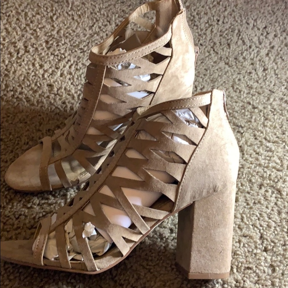 Shoes - Picture 4 of 4